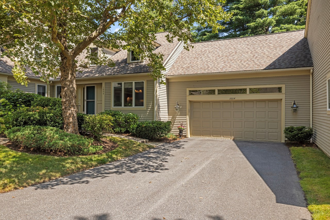 1004 Wisteria Way